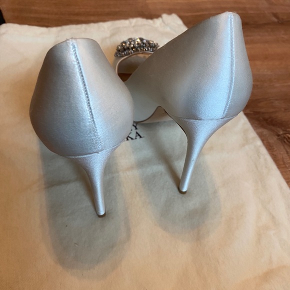 Badgley Mischka White Heels - Picture 3 of 5